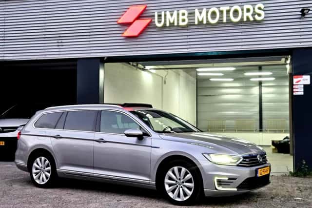 Volkswagen Passat (2015) thumbnail 1