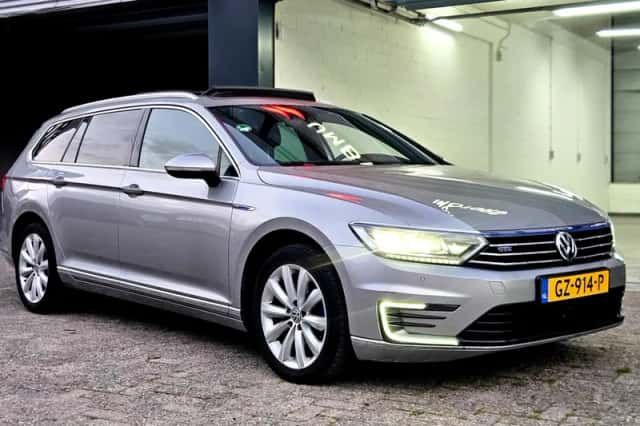 Volkswagen Passat (2015) thumbnail 2