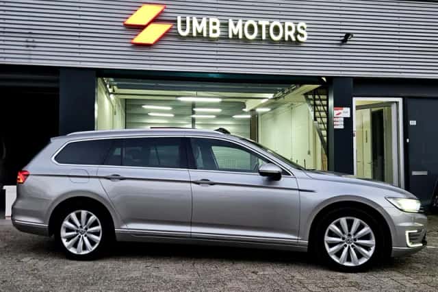 Volkswagen Passat (2015) thumbnail 3
