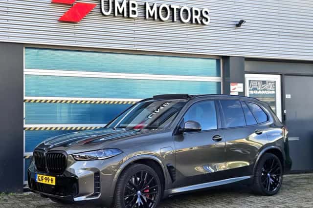 BMW X5 (2023) thumbnail 2