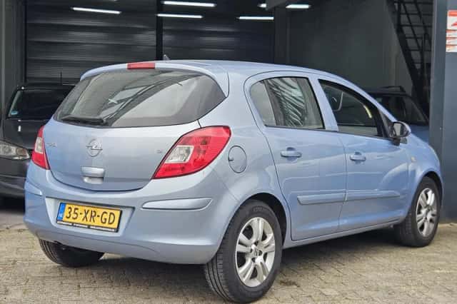 Opel Corsa (2007) thumbnail 3