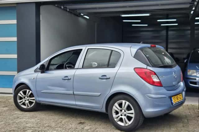 Opel Corsa (2007) thumbnail 4