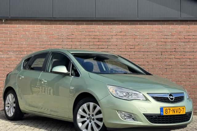 Opel Astra (2010) thumbnail 4