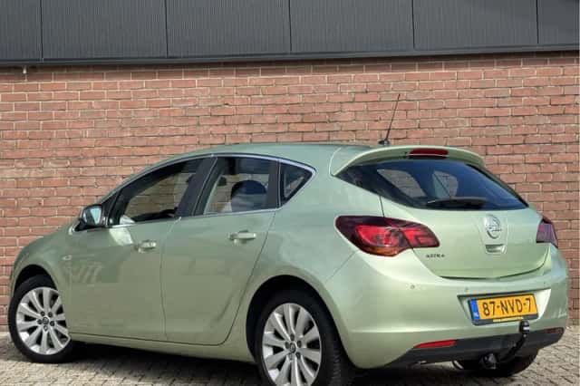 Opel Astra (2010) thumbnail 5