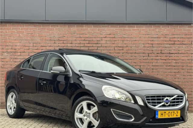 Volvo S60 (2010) thumbnail 4