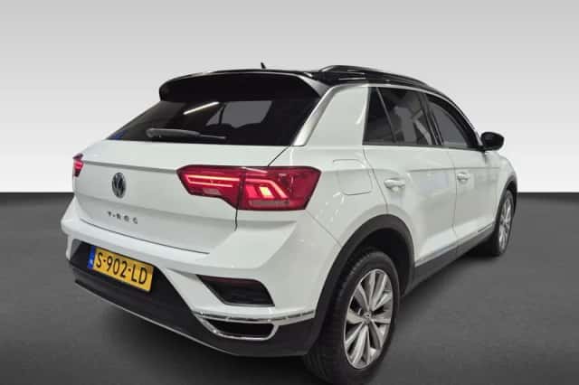 Volkswagen T-Roc (2018) thumbnail 3