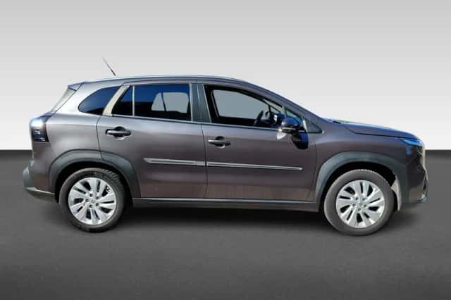 Suzuki S-Cross (2022) thumbnail 4