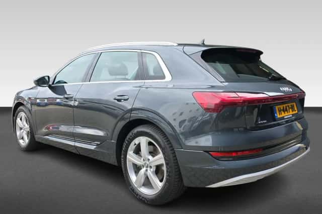 Audi e-tron (2019) thumbnail 3