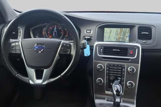 Volvo V60 (2015) thumbnail 5