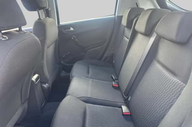 Peugeot 208 (2016) thumbnail 6