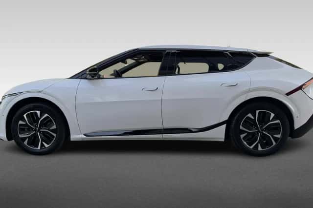 Kia EV6 (2021) thumbnail 2