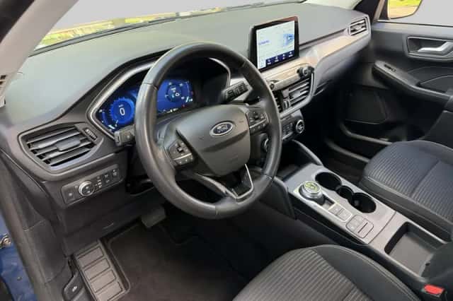 Ford Kuga (2022) thumbnail 4