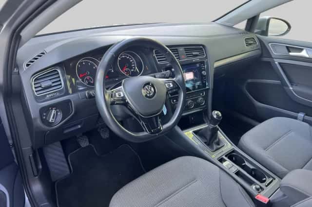 Volkswagen Golf (2019) thumbnail 4
