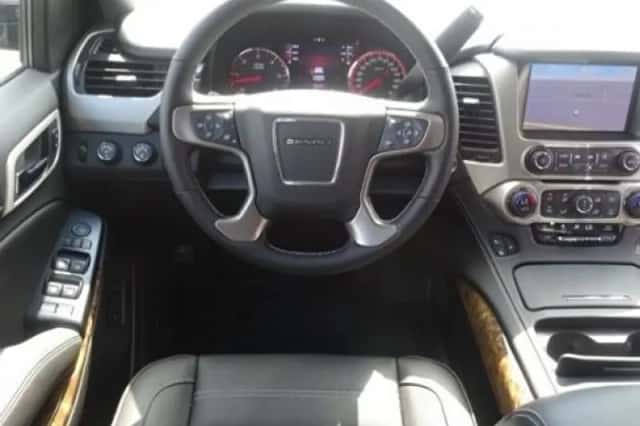 GMC Yukon (2019) thumbnail 3
