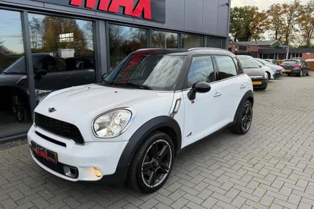 MINI Countryman (2011) thumbnail 4