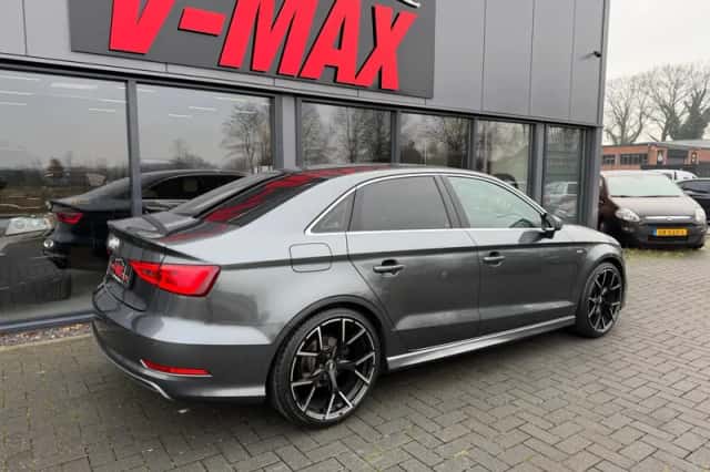 Audi A3 (2013) thumbnail 4