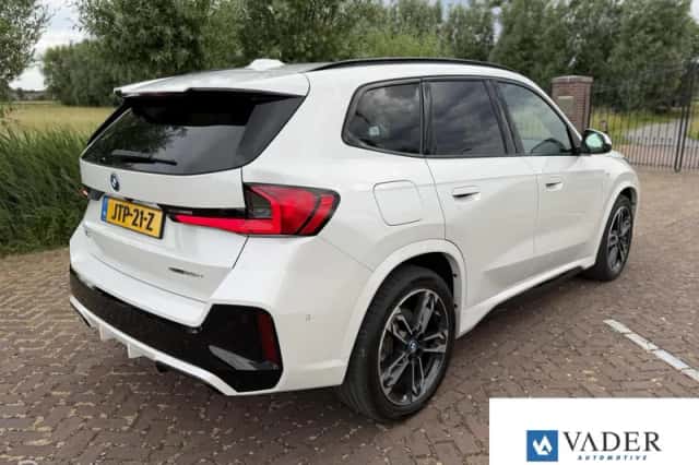 BMW X1 (2024) thumbnail 2