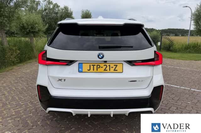 BMW X1 (2024) thumbnail 3