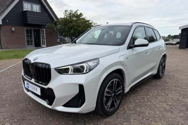 BMW X1 (2024) thumbnail 5