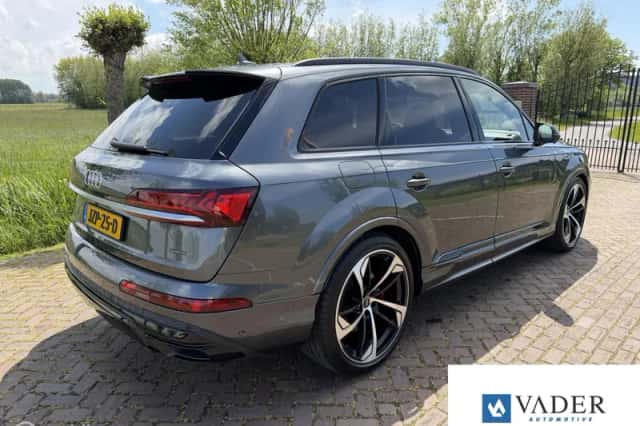 Audi Q7 (2021) thumbnail 2