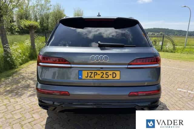 Audi Q7 (2021) thumbnail 3