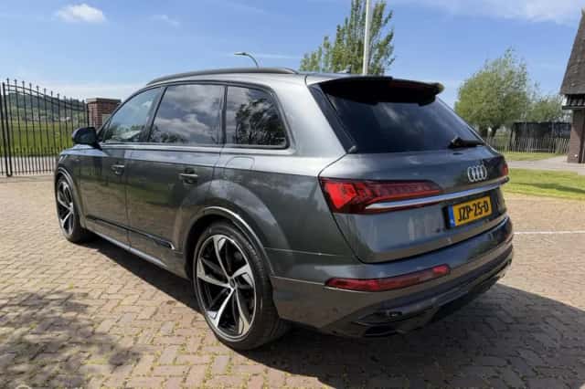 Audi Q7 (2021) thumbnail 4