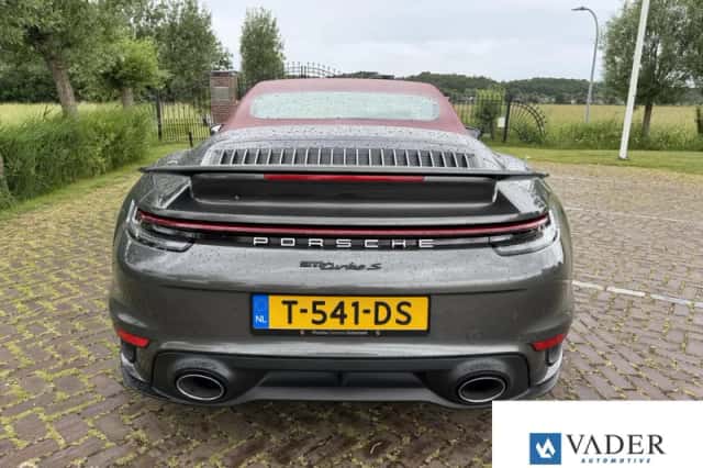 Porsche 911 (2020) thumbnail 2