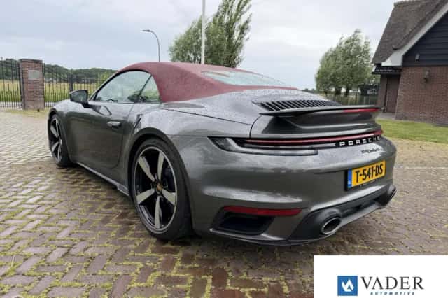 Porsche 911 (2020) thumbnail 3