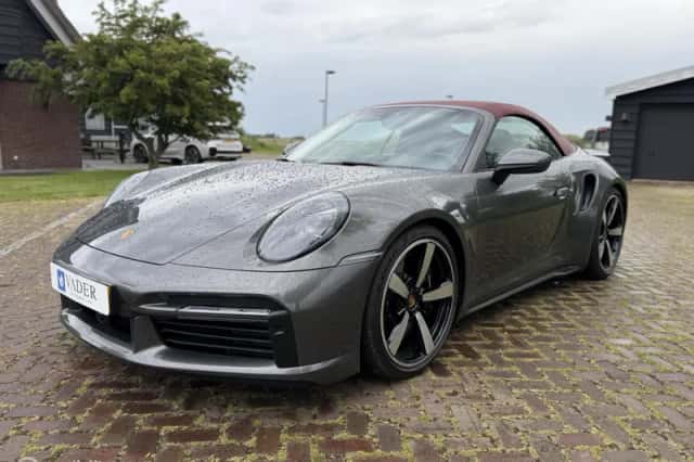 Porsche 911 (2020) thumbnail 4