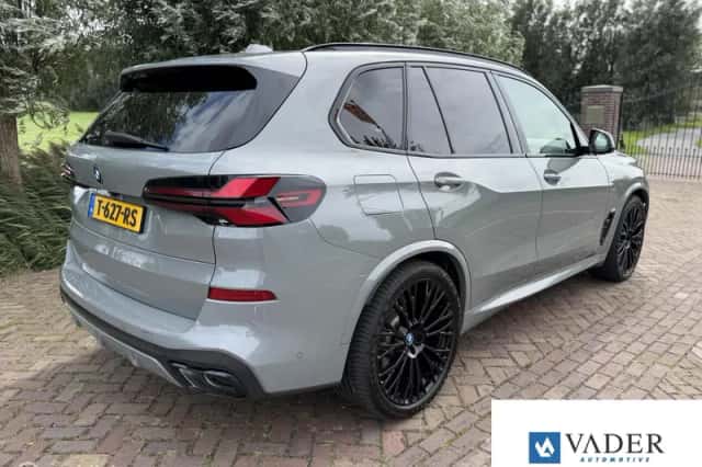 BMW X5 (2023) thumbnail 2