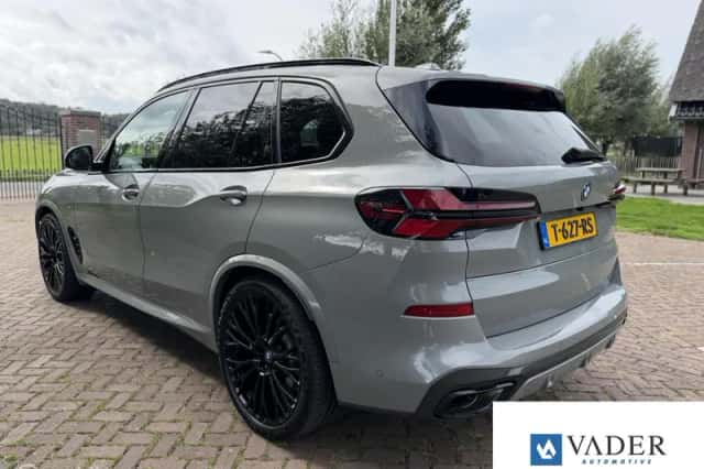 BMW X5 (2023) thumbnail 3