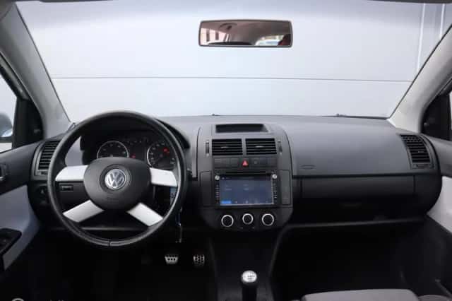 Volkswagen Polo (2005) thumbnail 4