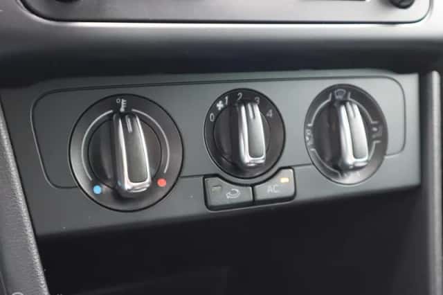 Volkswagen Polo (2013) thumbnail 6