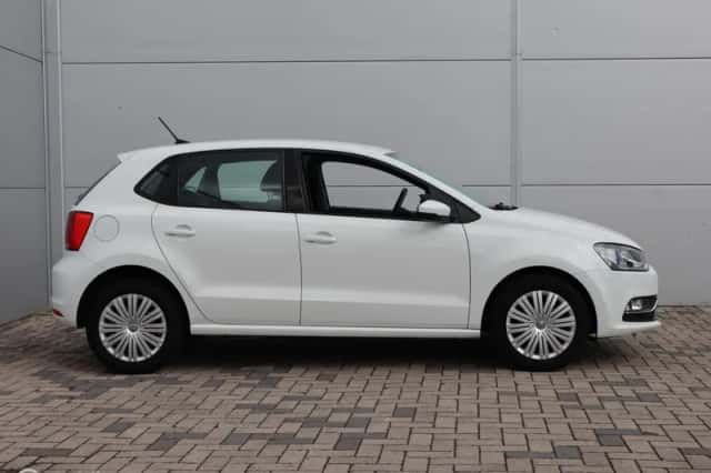 Volkswagen Polo (2015) thumbnail 2