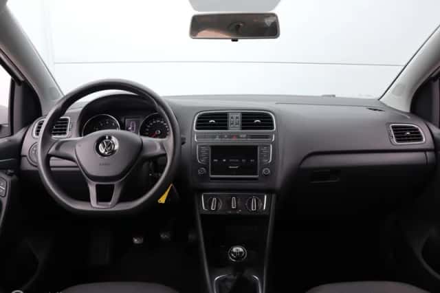 Volkswagen Polo (2015) thumbnail 4
