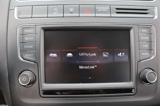 Volkswagen Polo (2015) thumbnail 6