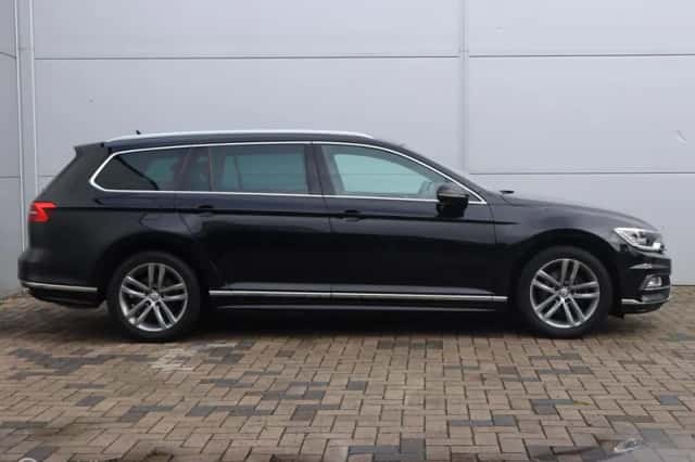 Volkswagen Passat (2019) thumbnail 2