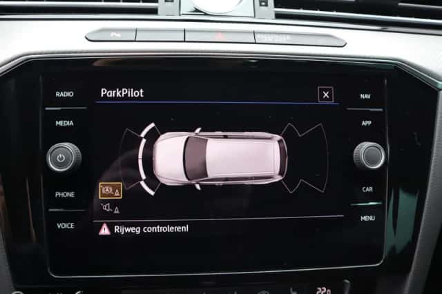 Volkswagen Passat (2019) thumbnail 6