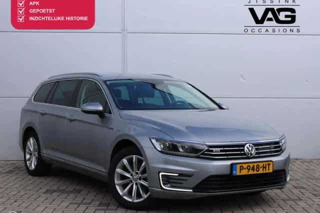 Volkswagen Passat (2018) thumbnail 1