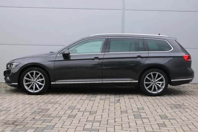 Volkswagen Passat (2020) thumbnail 2