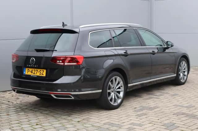 Volkswagen Passat (2020) thumbnail 3