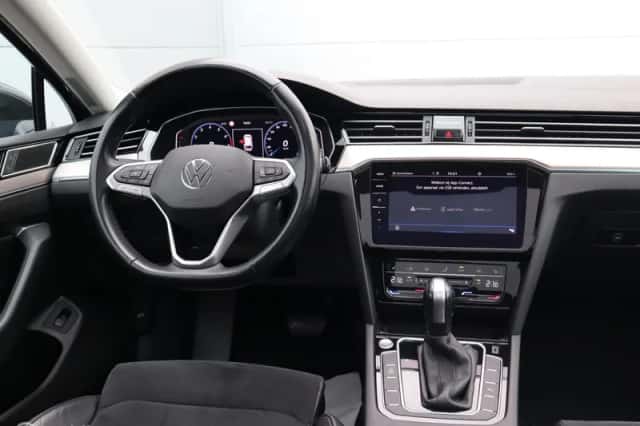 Volkswagen Passat (2020) thumbnail 4