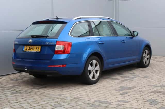 Škoda Octavia (2014) thumbnail 3
