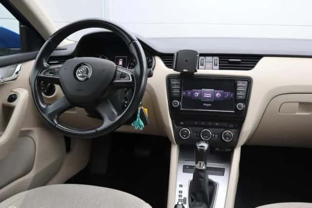 Škoda Octavia (2014) thumbnail 5