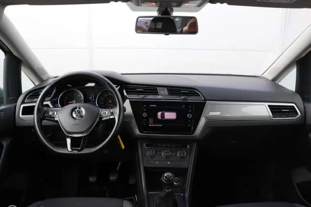 Volkswagen Touran (2019) thumbnail 4