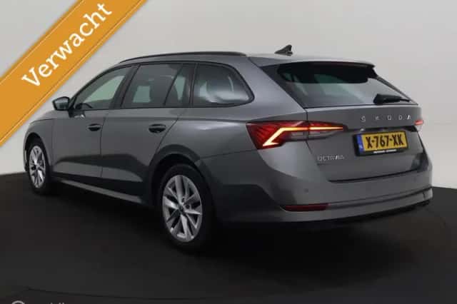 Škoda Octavia (2024) thumbnail 3