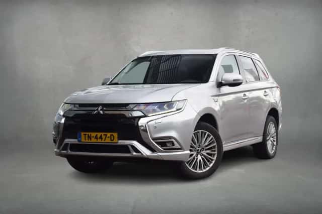 Mitsubishi Outlander (2018) thumbnail 2