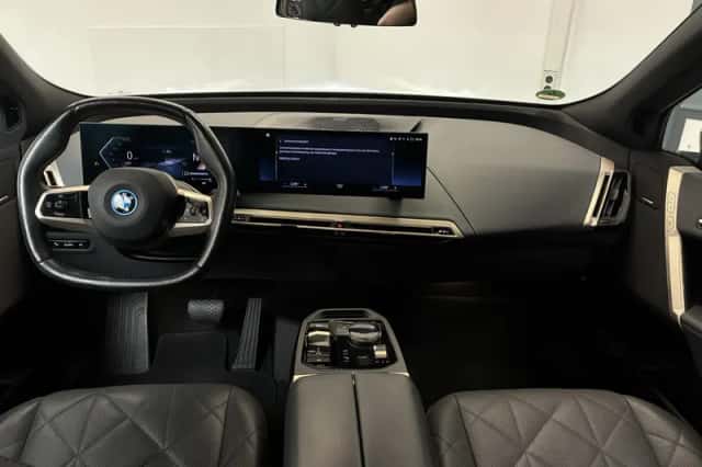 BMW iX (2022) thumbnail 3