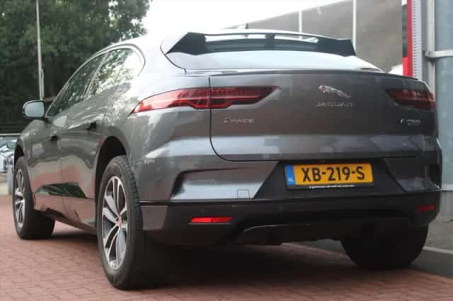 Jaguar I-Pace (2018) thumbnail 3