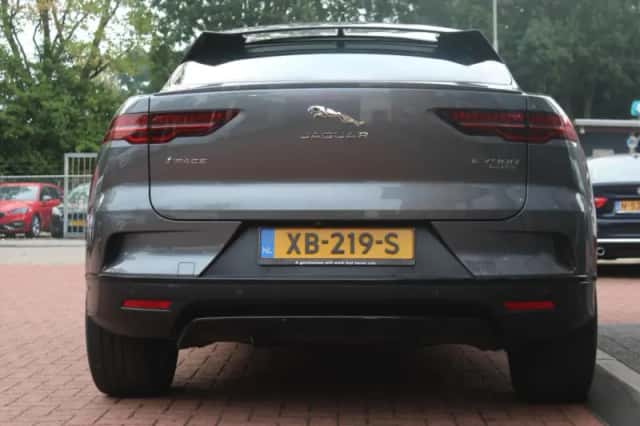 Jaguar I-Pace (2018) thumbnail 4